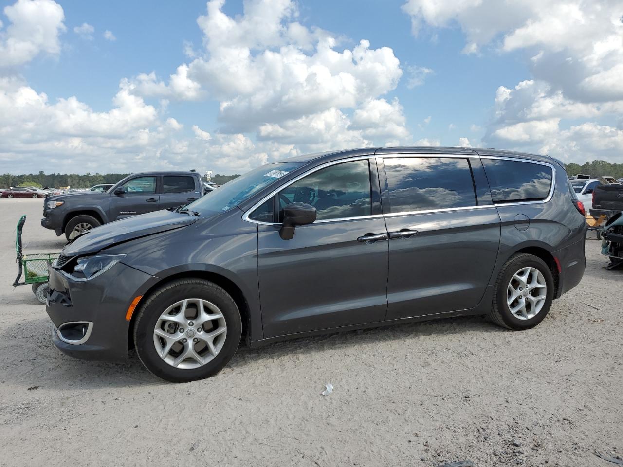 2C4RC1FG7JR127571 2018 CHRYSLER PACIFICA - Image 1