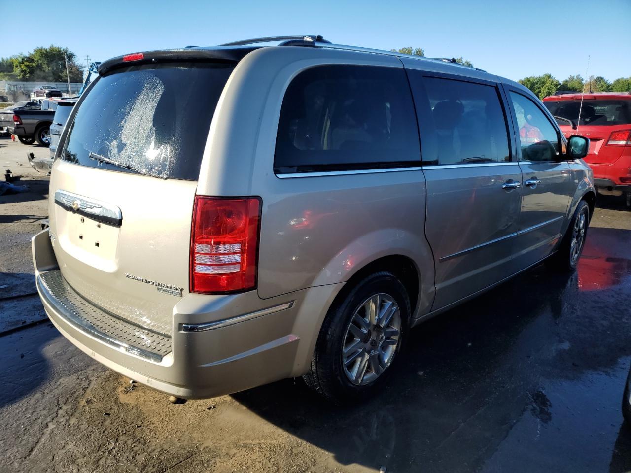 2009 Chrysler Town & Country - Image 3