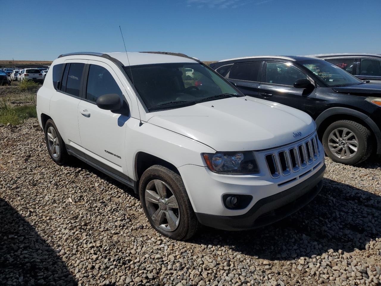 VIN 1C4NJDBB0FD175634 2015 JEEP COMPASS no.4