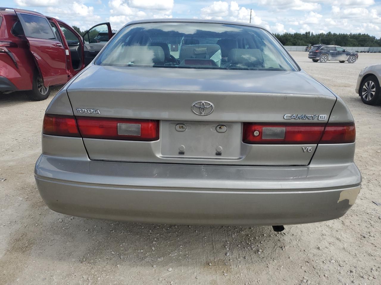 1999 Toyota Camry Le VIN: JT2BF28KXX0158213 Lot: 73865204