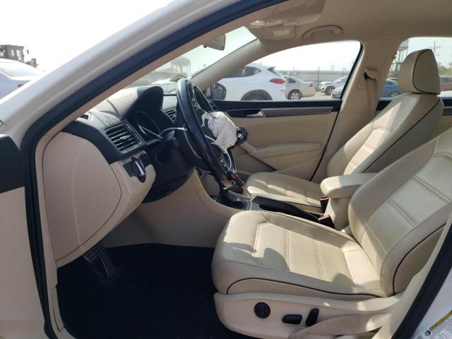  VOLKSWAGEN PASSAT 2017 Білий