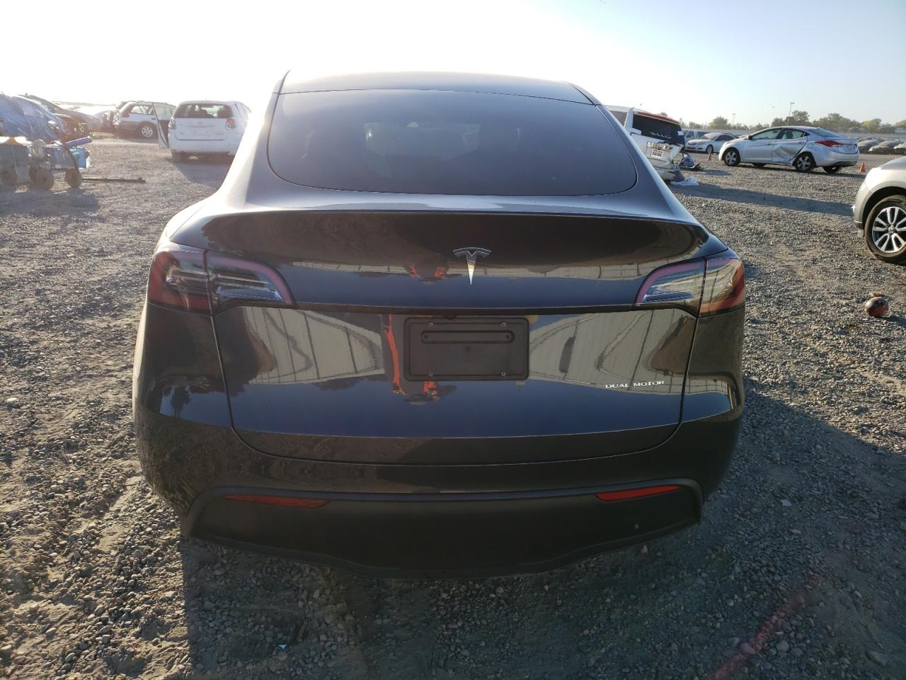 2024 Tesla Model Y VIN: 7SAYGAEEXRF991797 Lot: 70932214