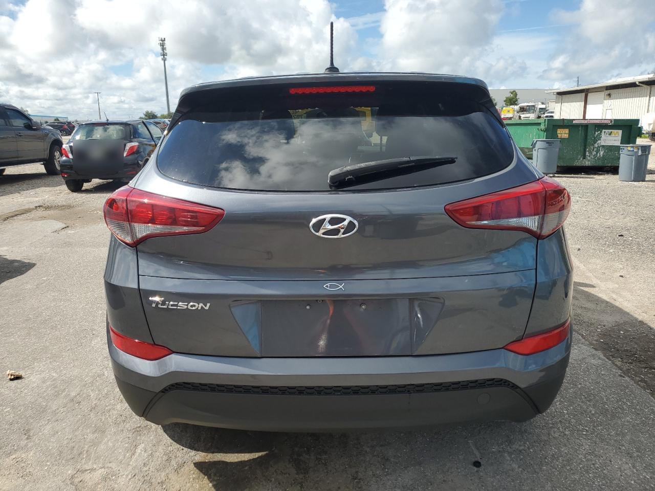 KM8J23A45HU420242 2017 Hyundai Tucson Se