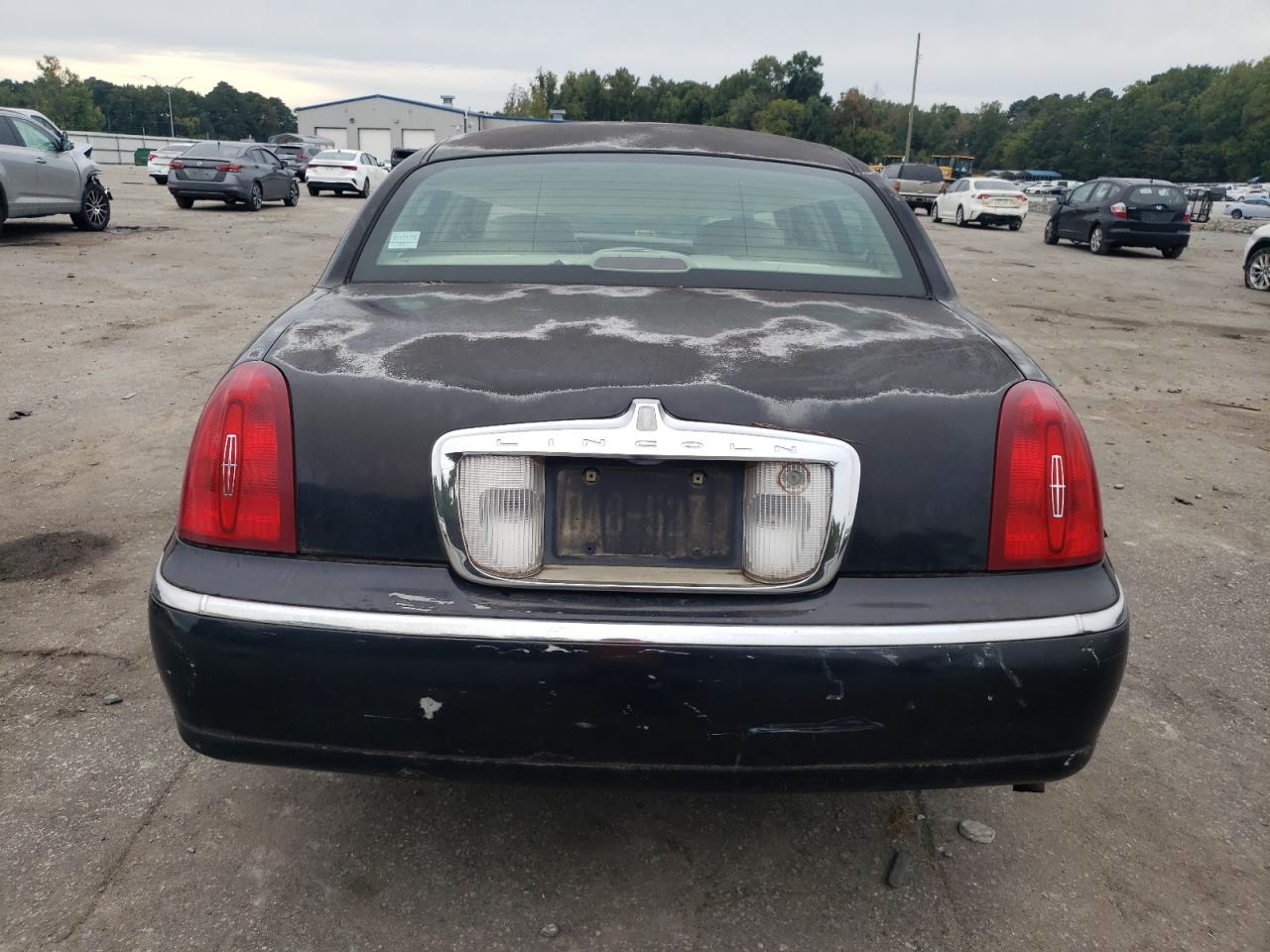 1LNHM81W71Y679417 2001 Lincoln Town Car Executive