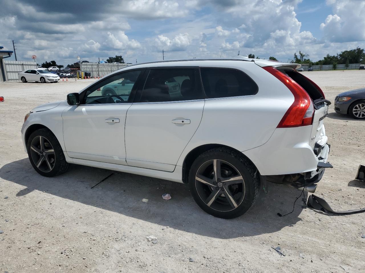 YV449MRP8G2901689 2016 VOLVO XC60 - Image 2