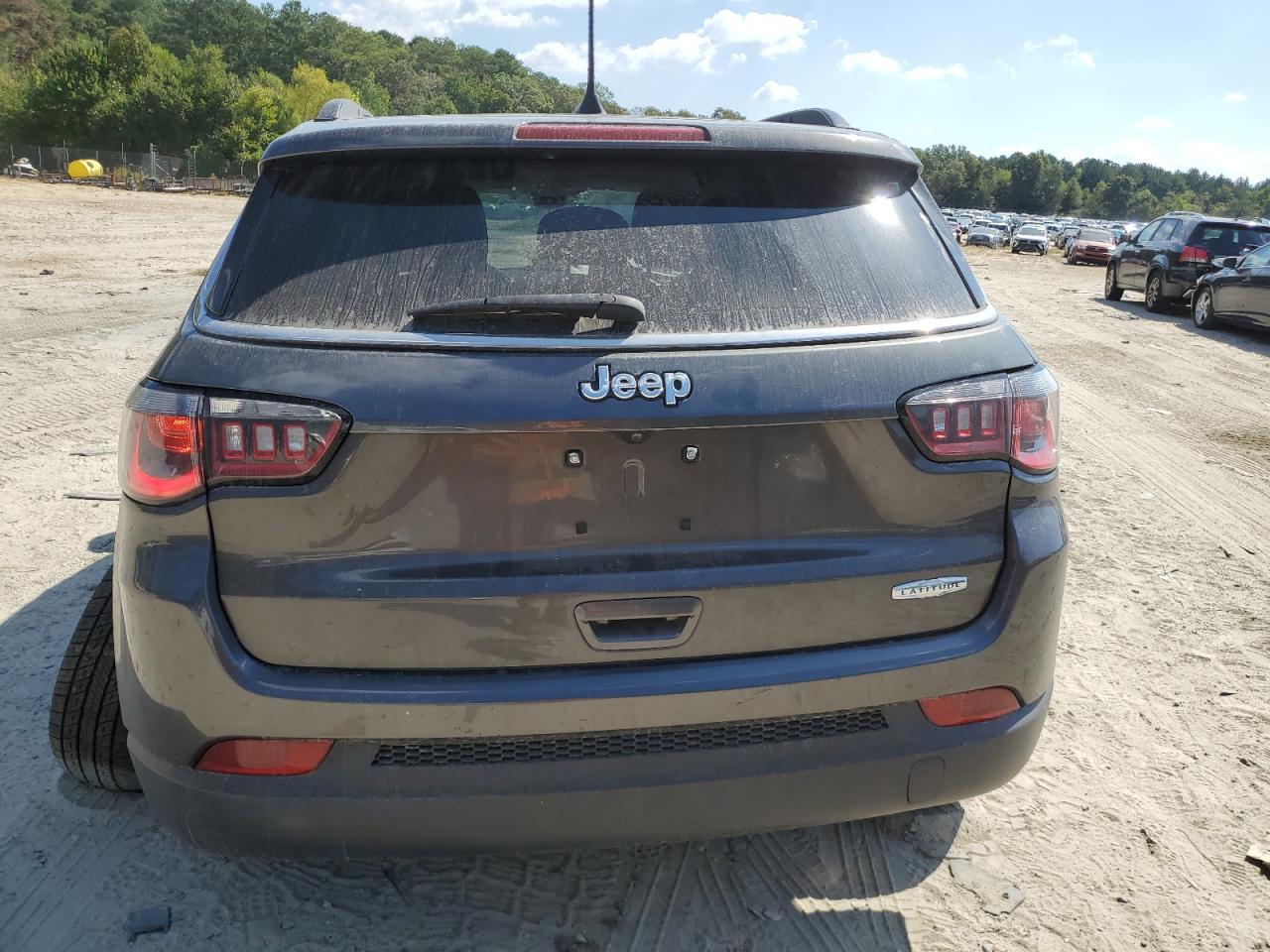 3C4NJCBB4JT241082 2018 Jeep Compass Latitude