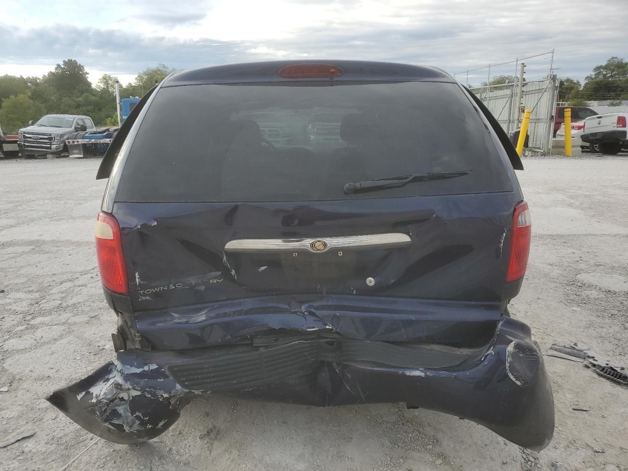 1C4GP45R25B437616 2005 Chrysler Town & Country