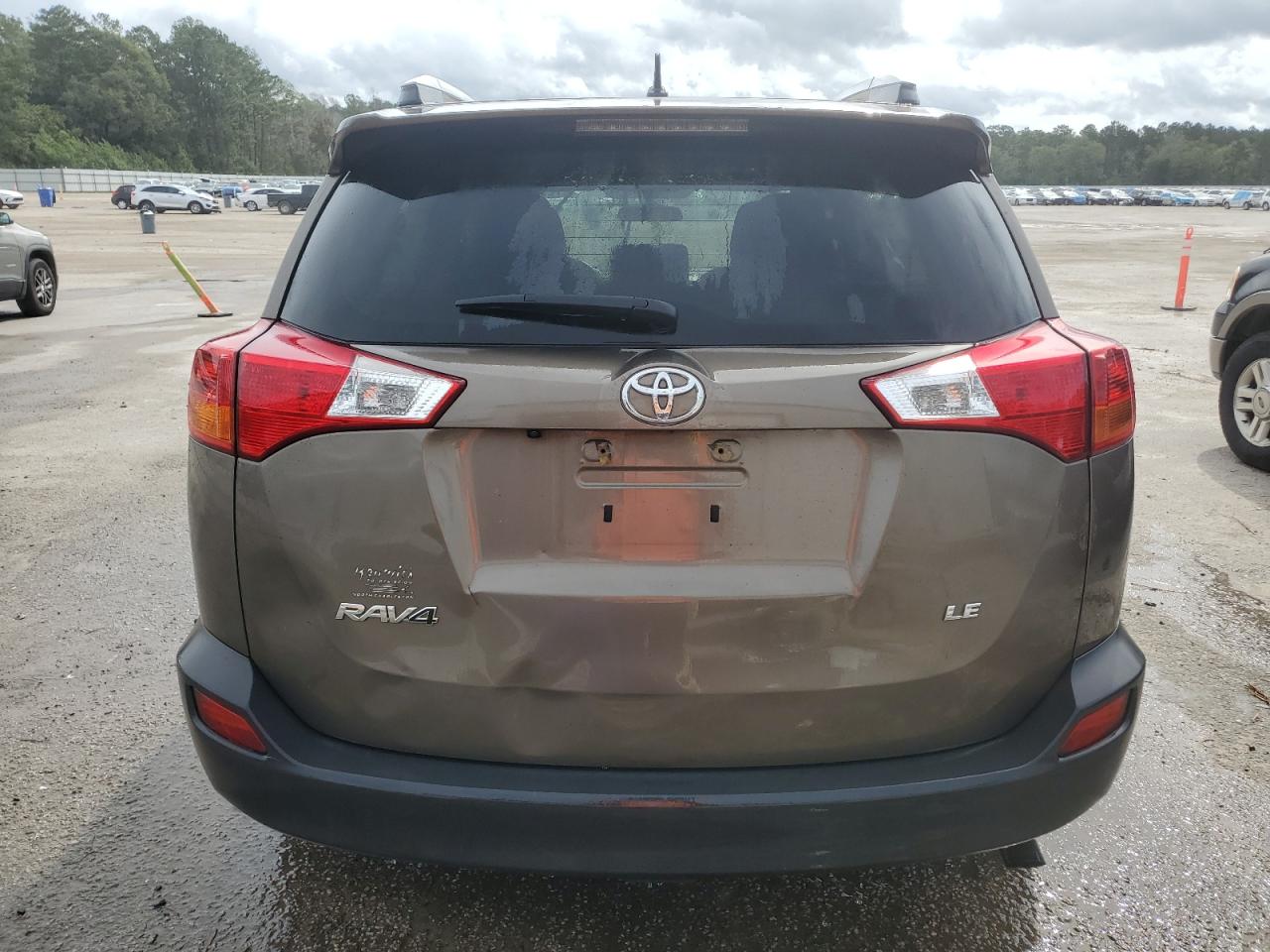 2T3ZFREV0FW135241 2015 Toyota Rav4 Le