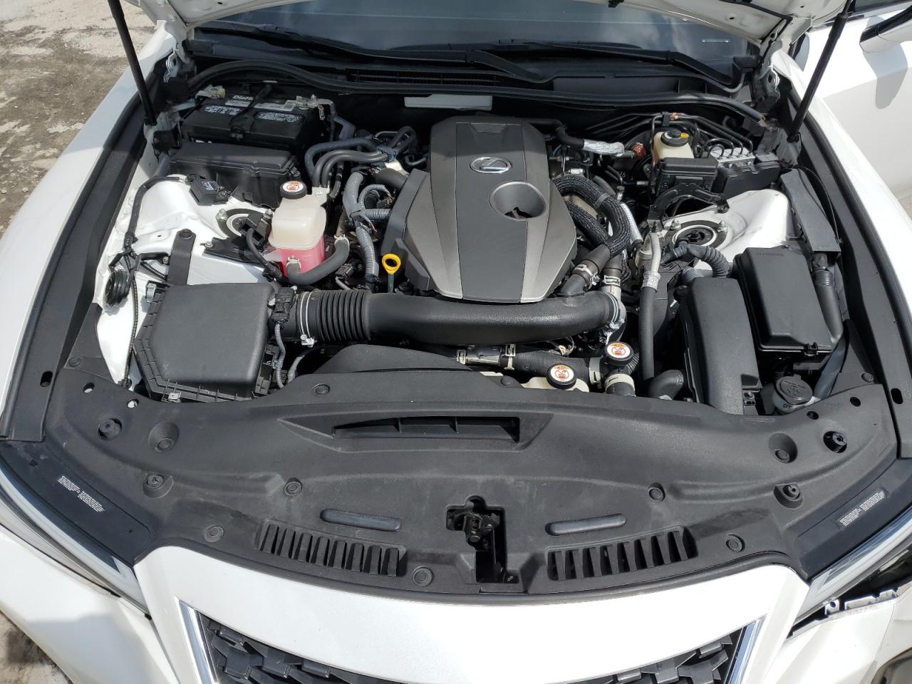 2021 Lexus IS - Image 13
