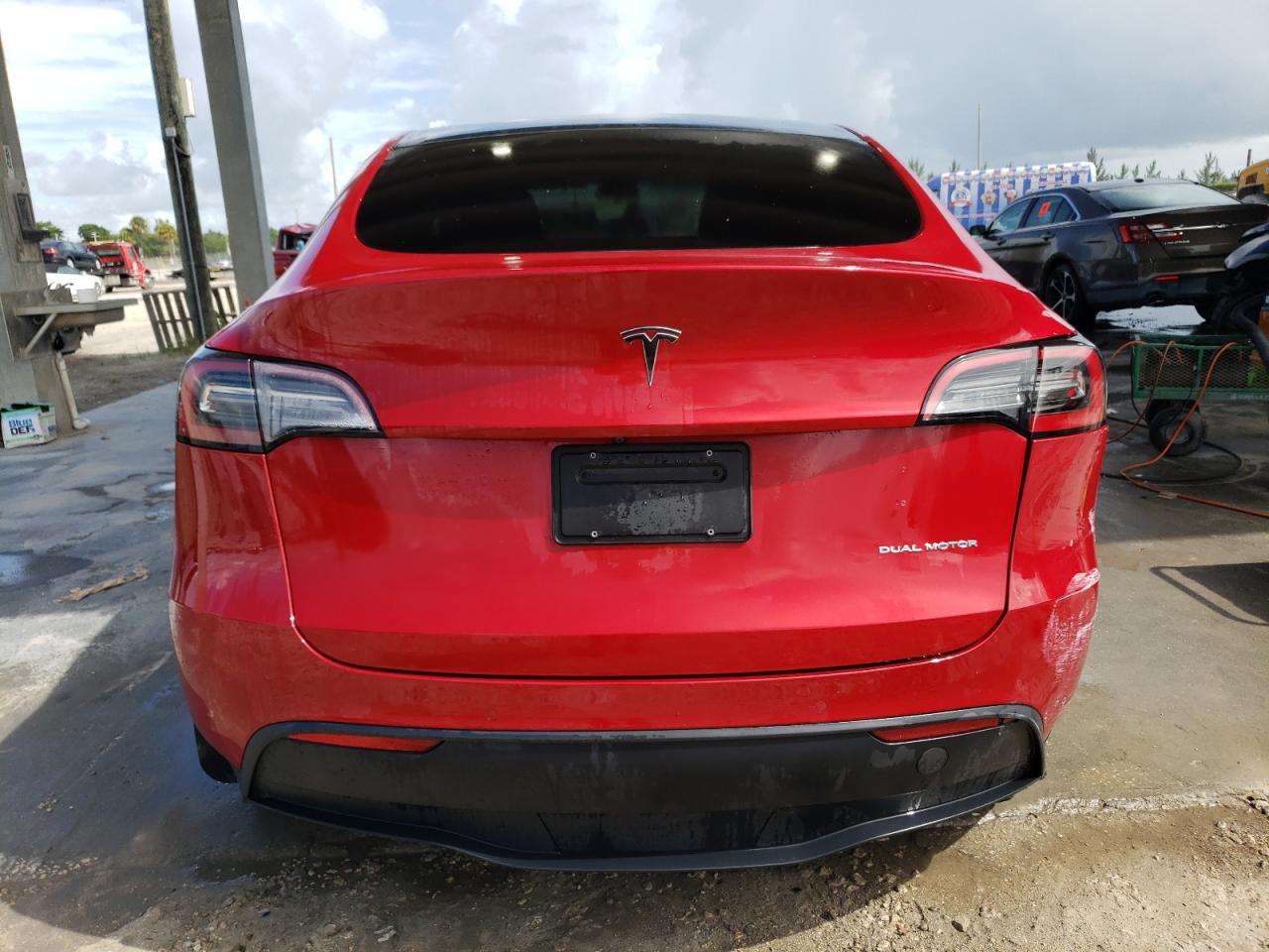 7SAYGAEE4NF379329 2022 Tesla Model Y