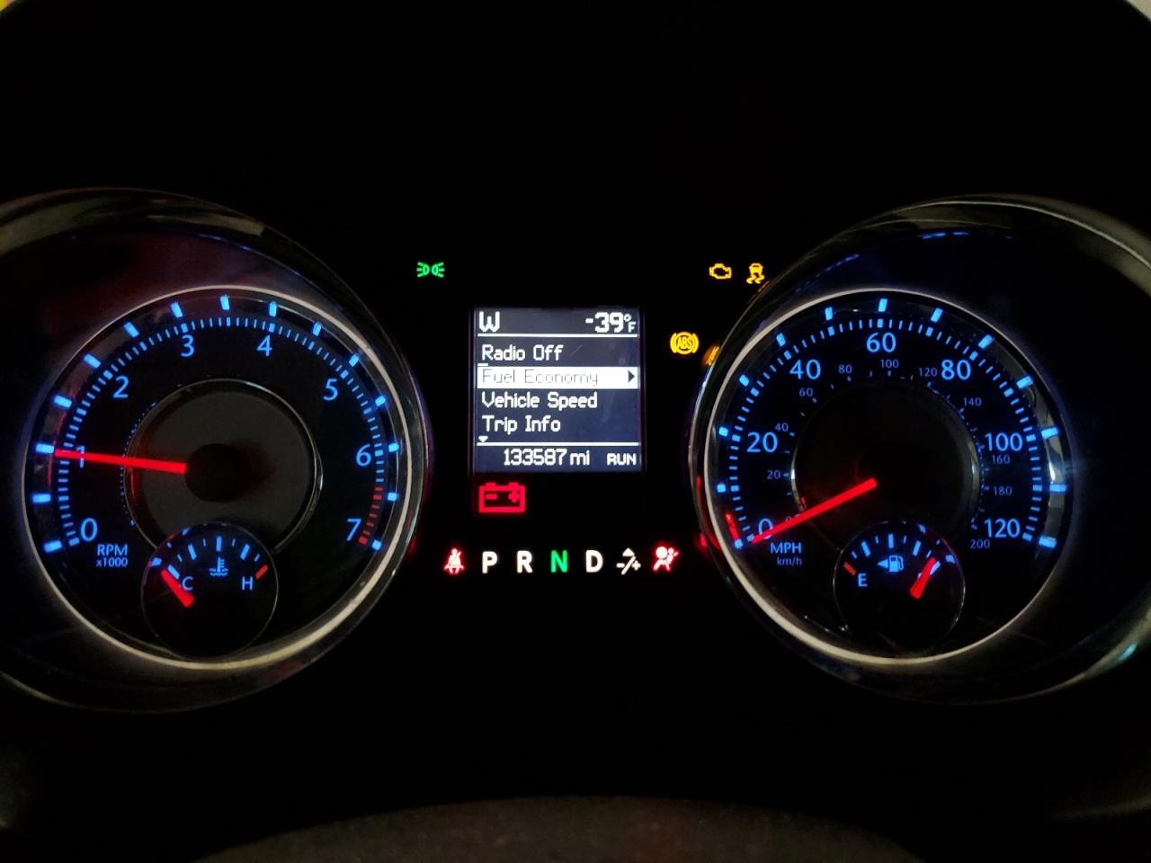 2015 Chrysler Town & Country - Image 9