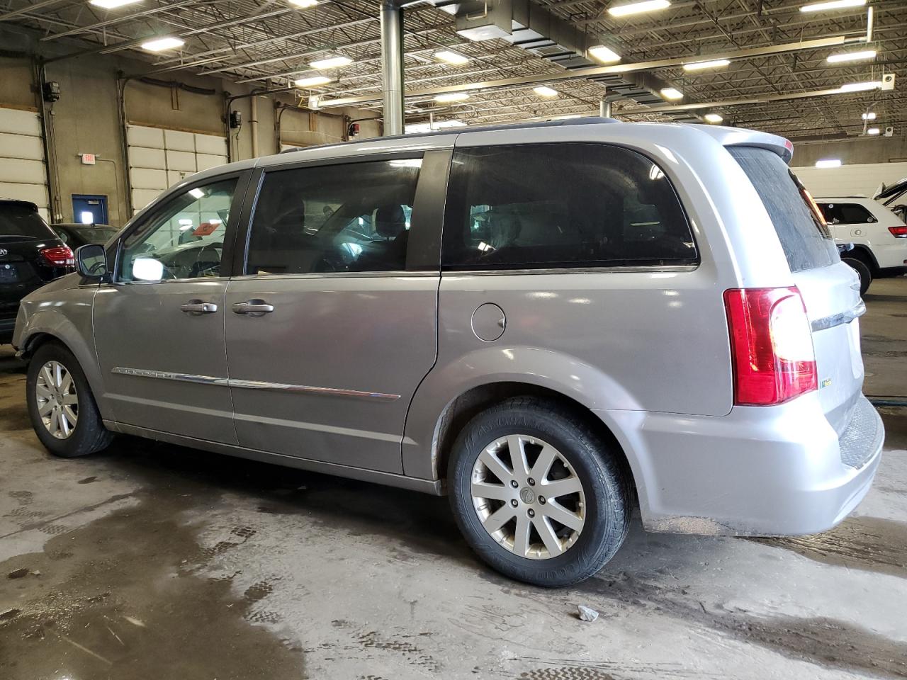 2015 Chrysler Town & Country - Image 2
