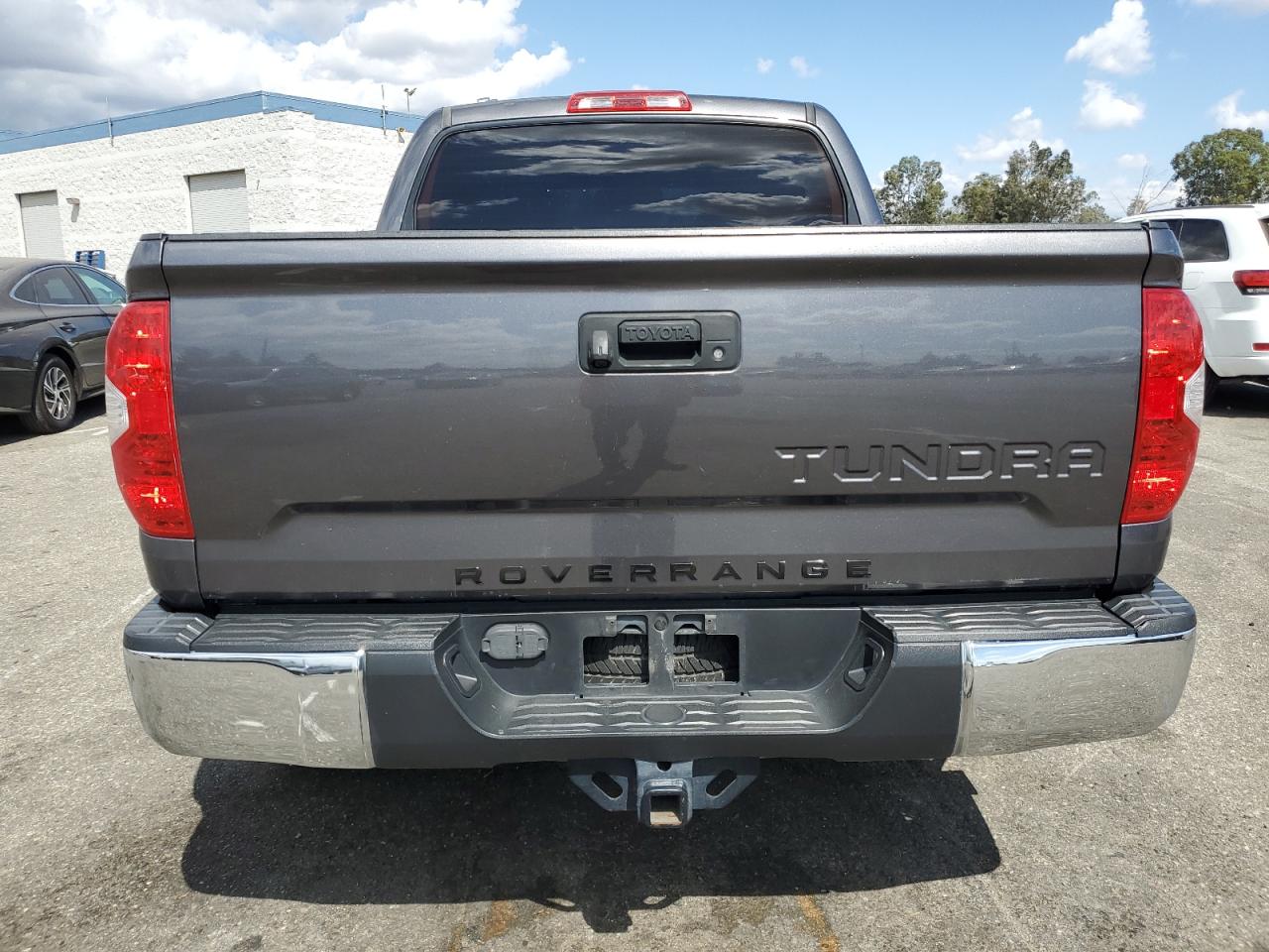 5TFEY5F18JX239882 2018 Toyota Tundra Crewmax Sr5