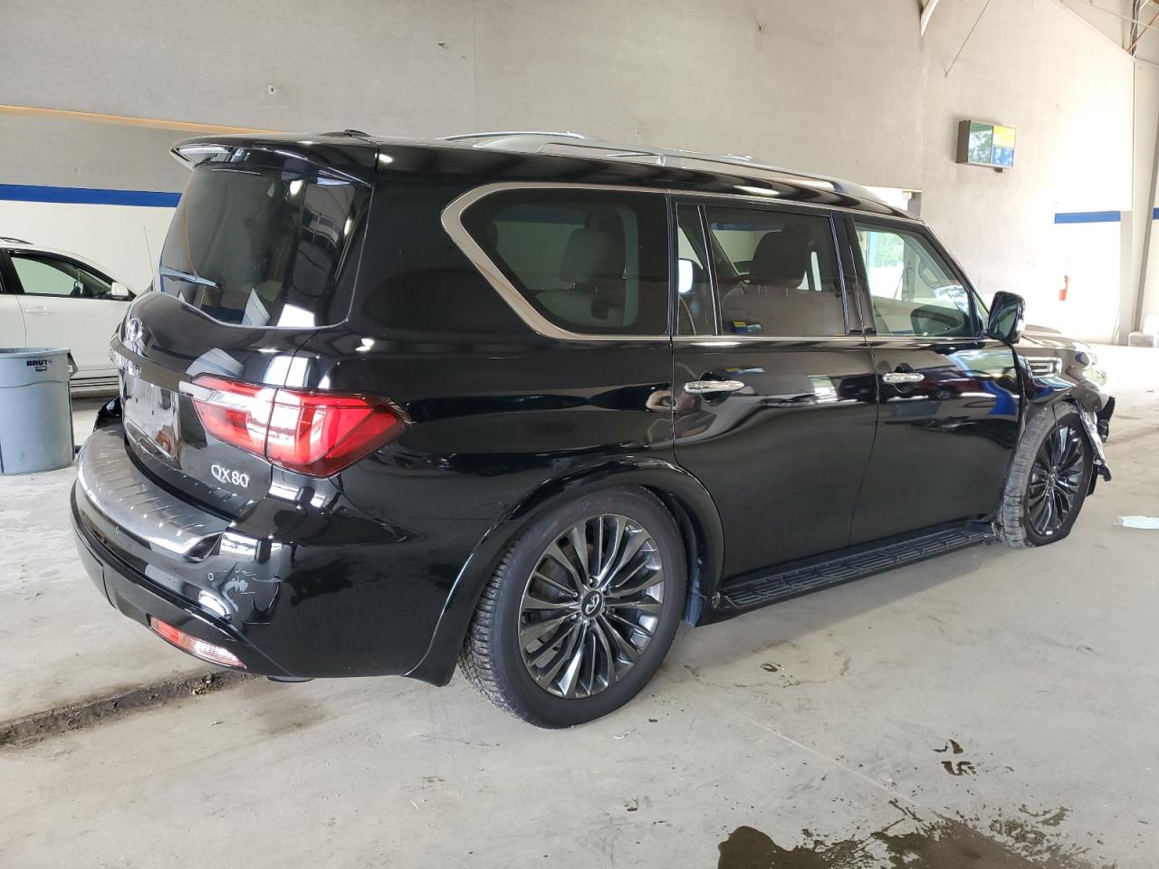 2021 Infiniti QX80 - Image 3