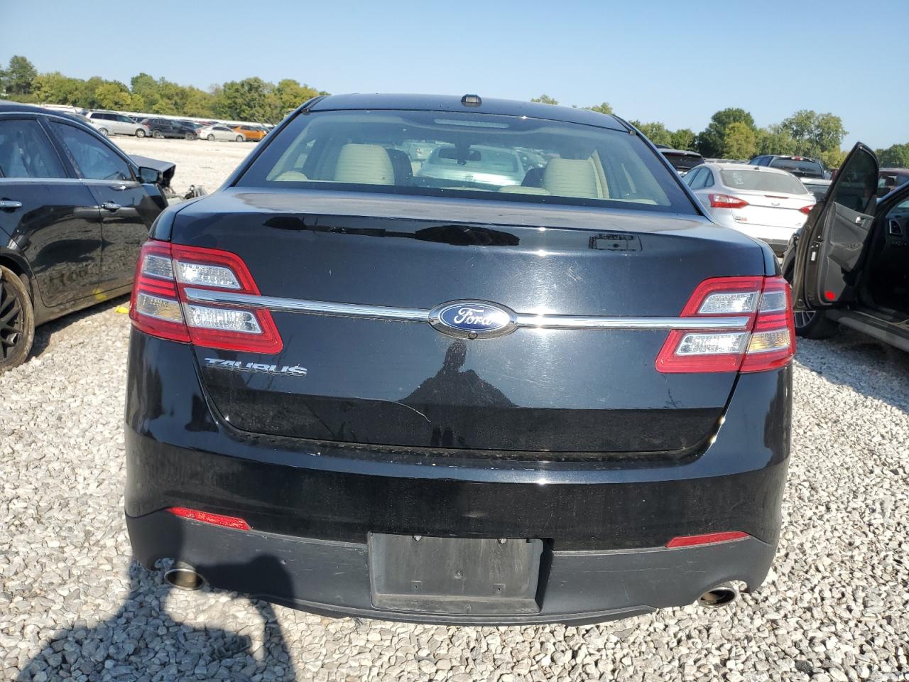 1FAHP2D88HG132541 2017 Ford Taurus Se