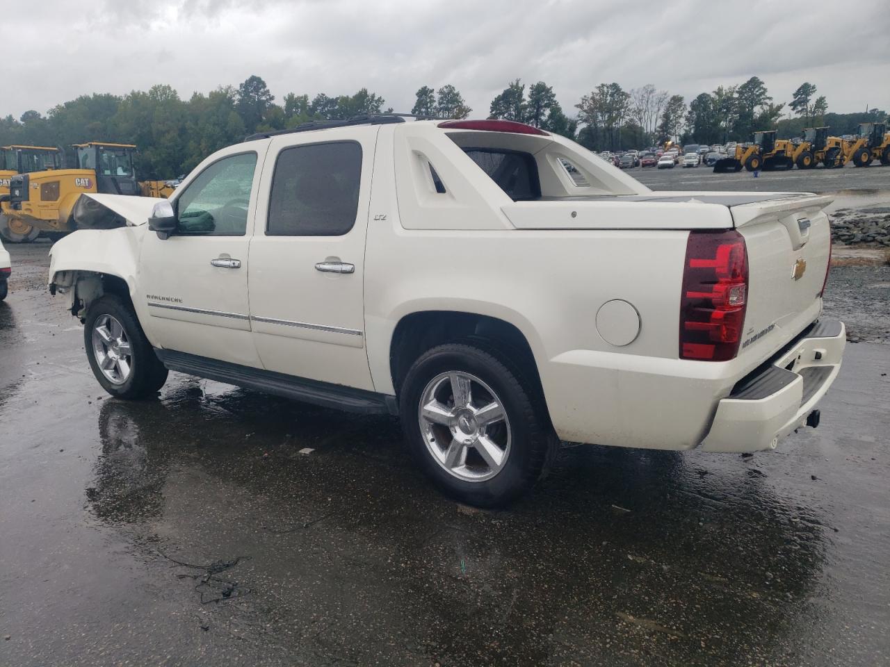 3GNTKGE33BG151326 2011 Chevrolet Avalanche Ltz