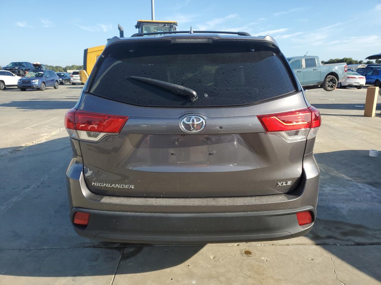 5TDKZRFH5HS511549 2017 Toyota Highlander Se