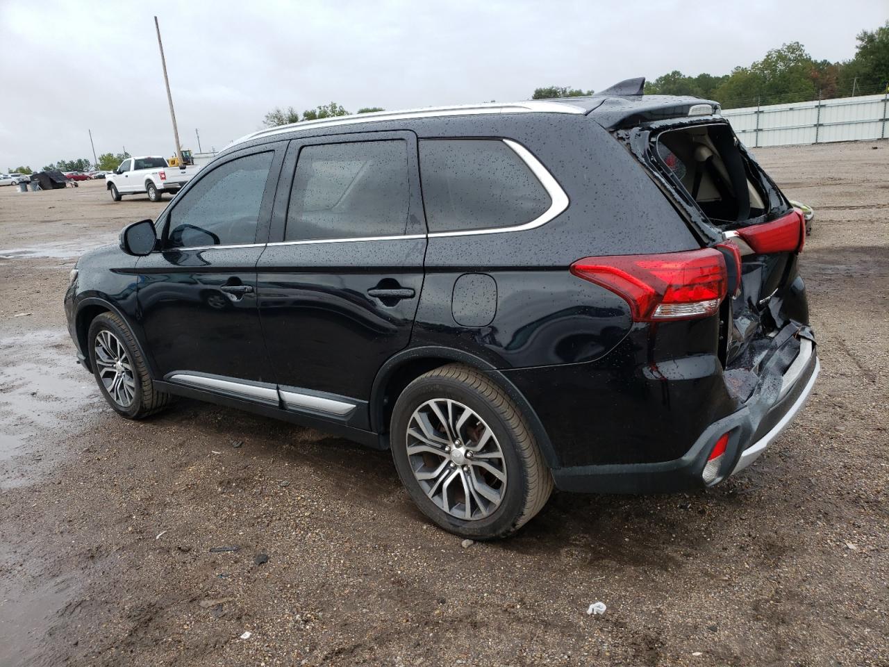 JA4AD3A38HZ025796 2017 MITSUBISHI OUTLANDER - Image 2