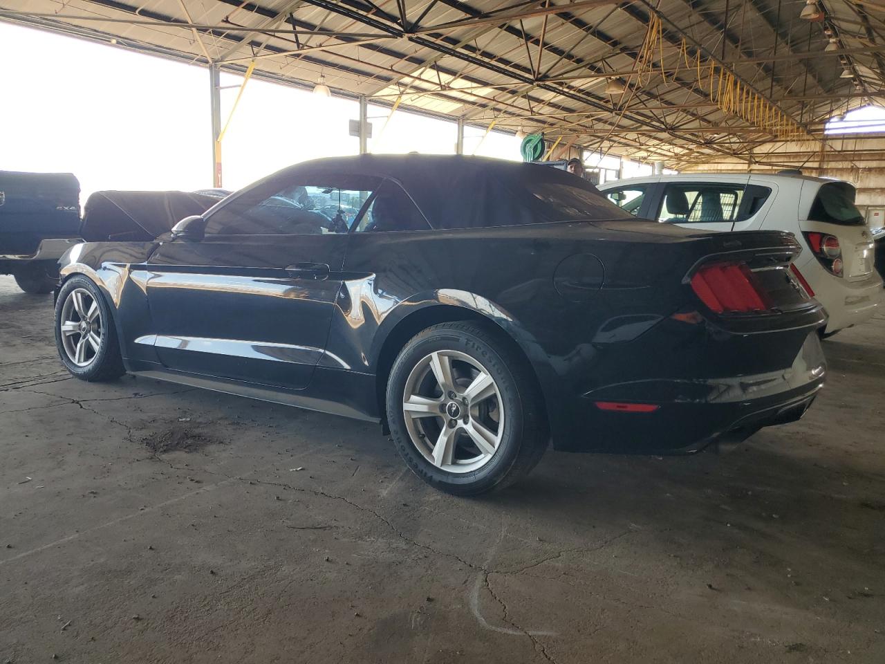 1FATP8EM1F5386934 2015 FORD MUSTANG - Image 2