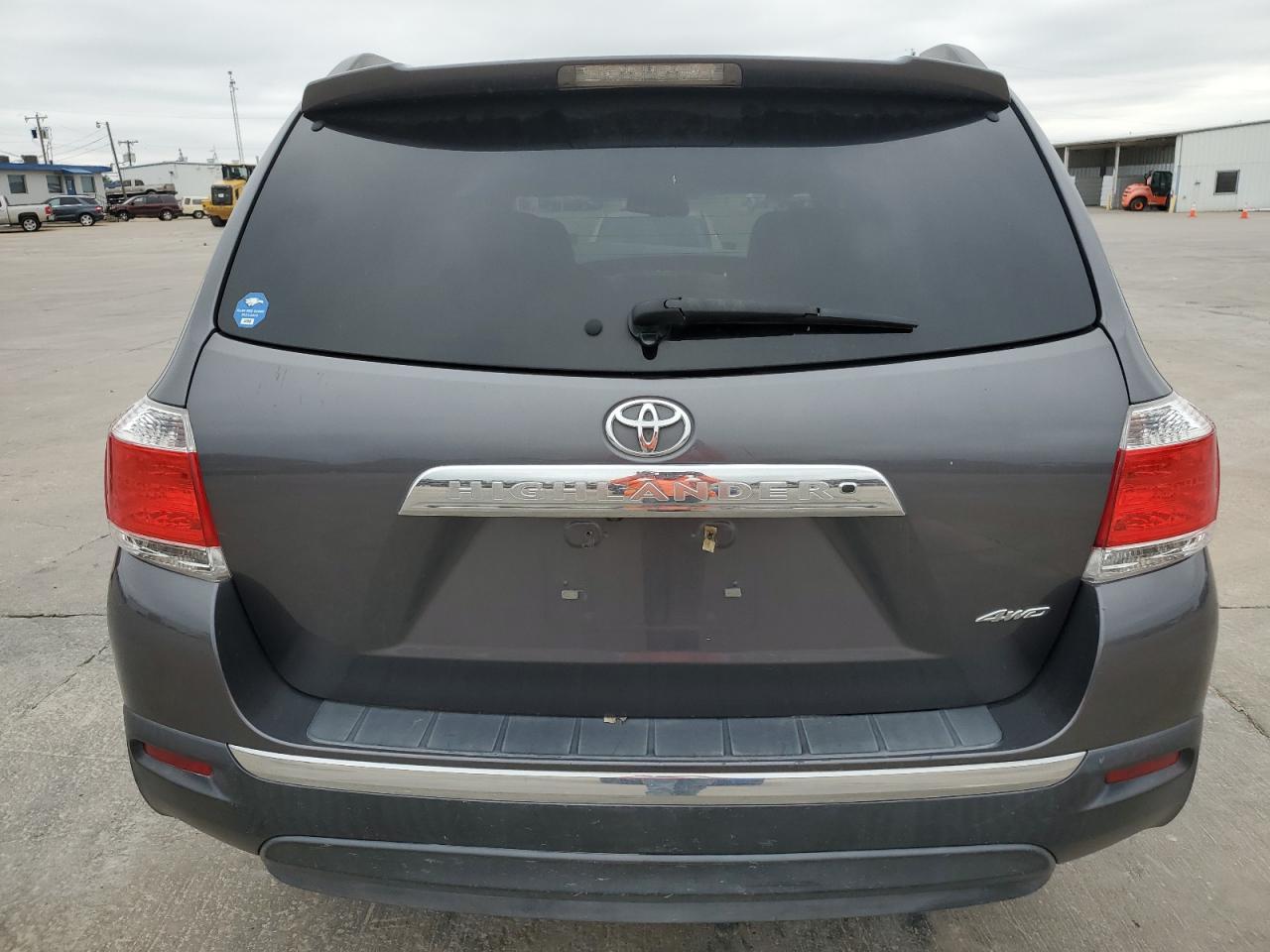 5TDBK3EH8DS276092 2013 Toyota Highlander Base