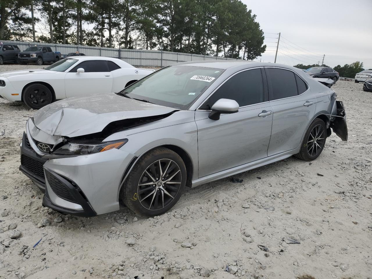 4T1G11AK9MU514571 2021 TOYOTA CAMRY - Image 1