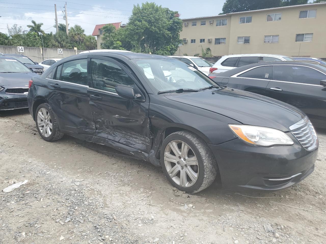2013 Chrysler 200 - Image 4