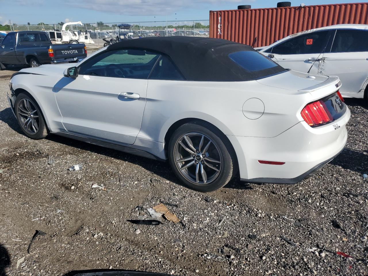 1FATP8UH2G5243268 2016 FORD MUSTANG - Image 2