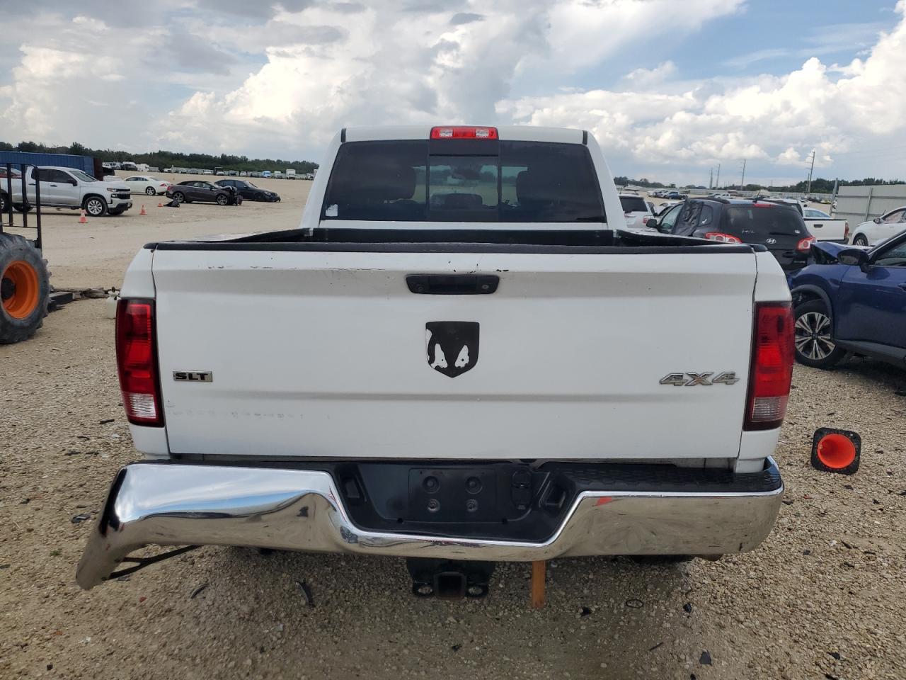 3C6UR5DL6JG402165 2018 Ram 2500 Slt