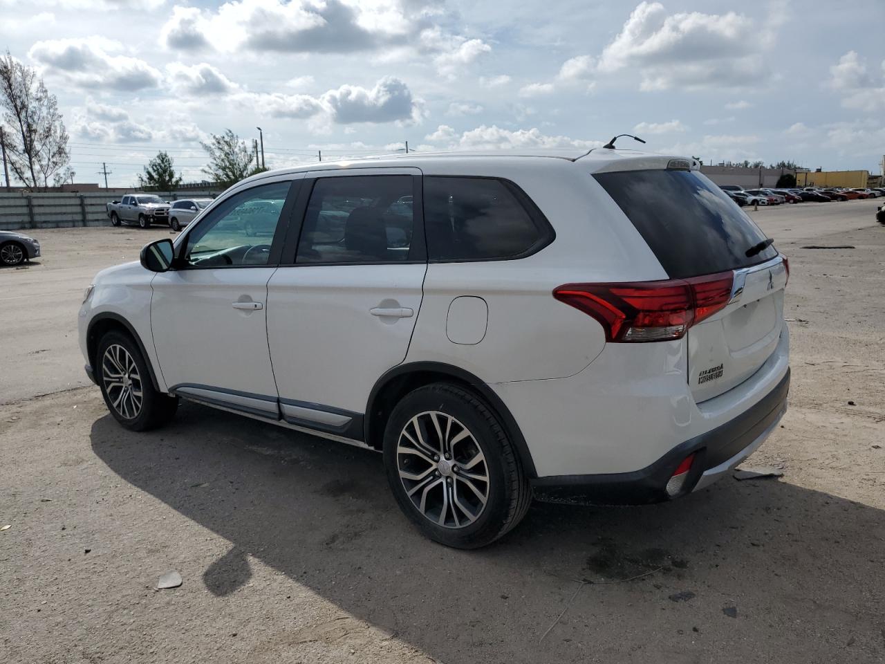 JA4AD2A37GZ012918 2016 MITSUBISHI OUTLANDER - Image 2