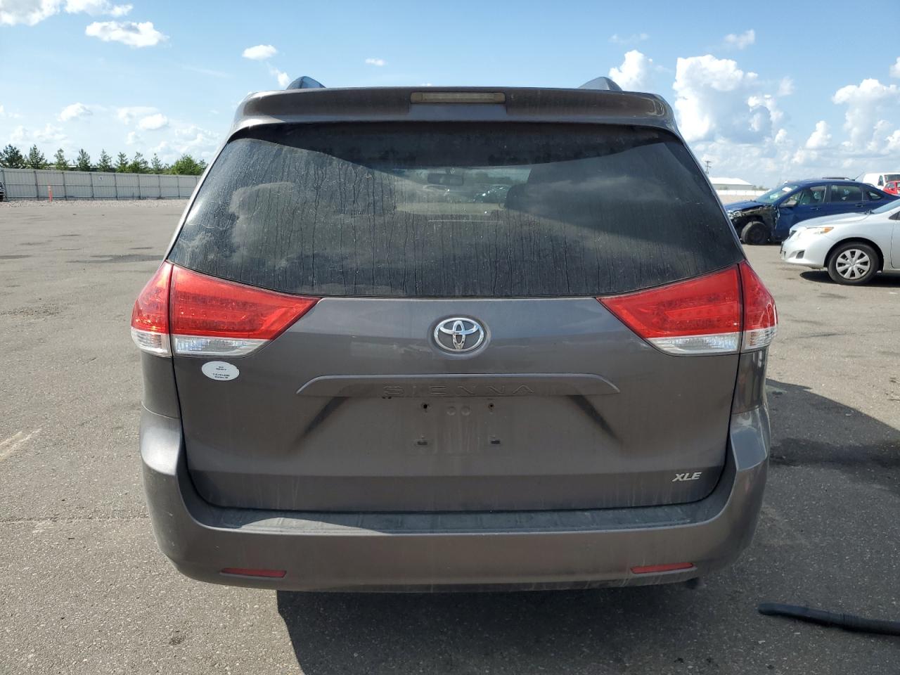 2014 Toyota Sienna Xle VIN: 5TDYK3DC8ES427482 Lot: 70829004