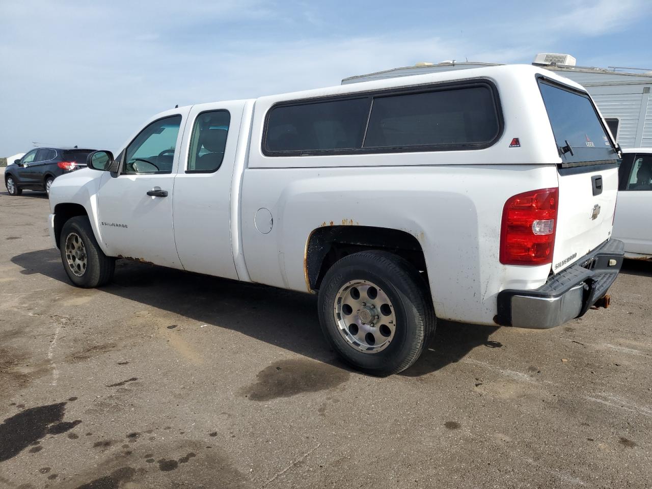 2009 Chevrolet Silverado - Image 2