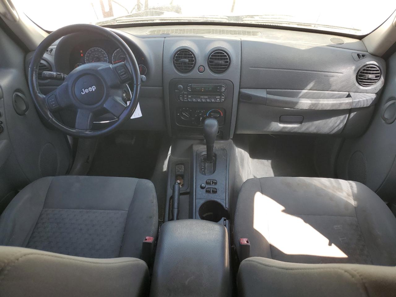 2006 Jeep Liberty (North America) - Image 8