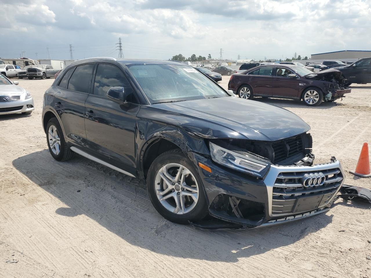 WA1ANAFY2J2016130 2018 Audi Q5 Premium