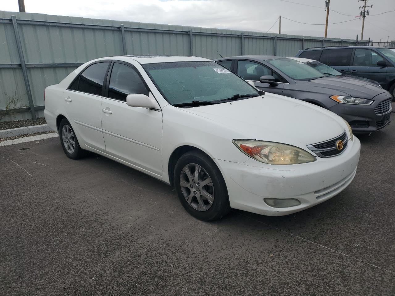 2004 Toyota Camry Le VIN: JTDBE30K940282321 Lot: 71794114