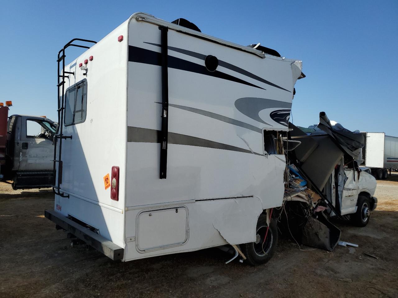 2015 Chevrolet Express - Image 4