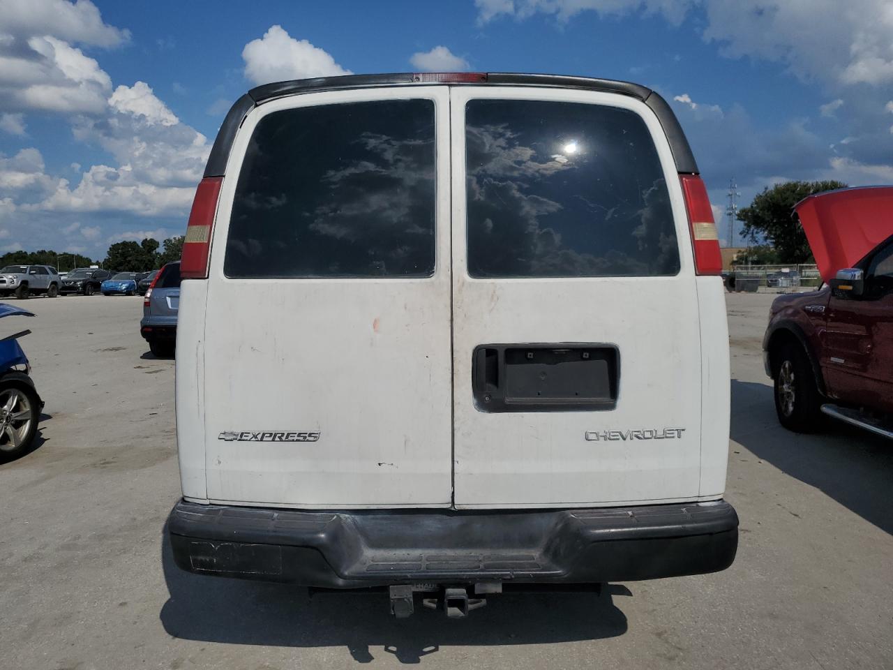 2005 Chevrolet Express - Image 6