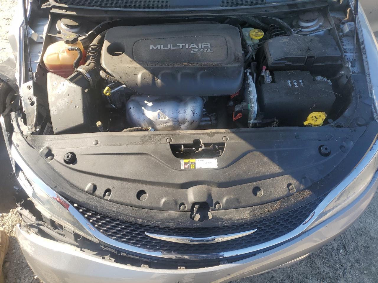 2016 Chrysler 200 - Image 12