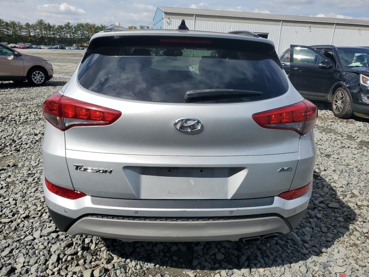 KM8J3CA22JU814444 2018 Hyundai Tucson Value