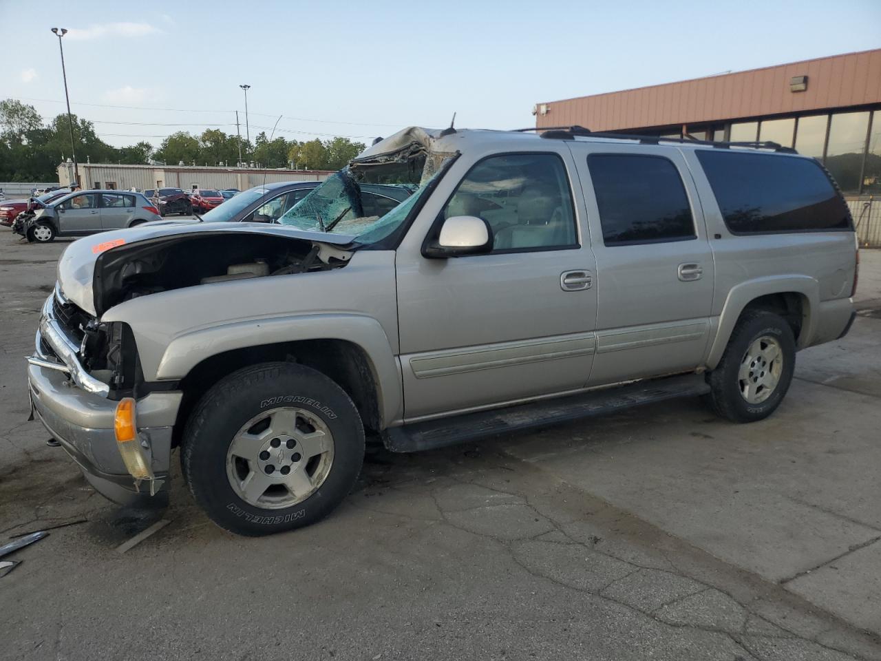 Fort Wayne, IN에서 판매 중인 2005 Chevrolet Suburban K1500 - Frame Damage