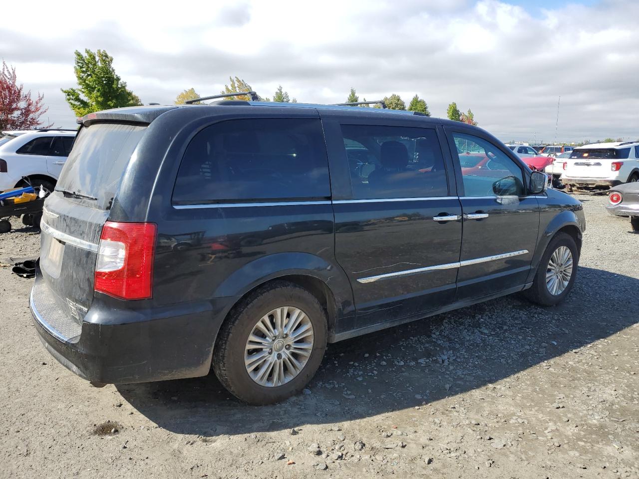 2012 Chrysler Town & Country - Image 3