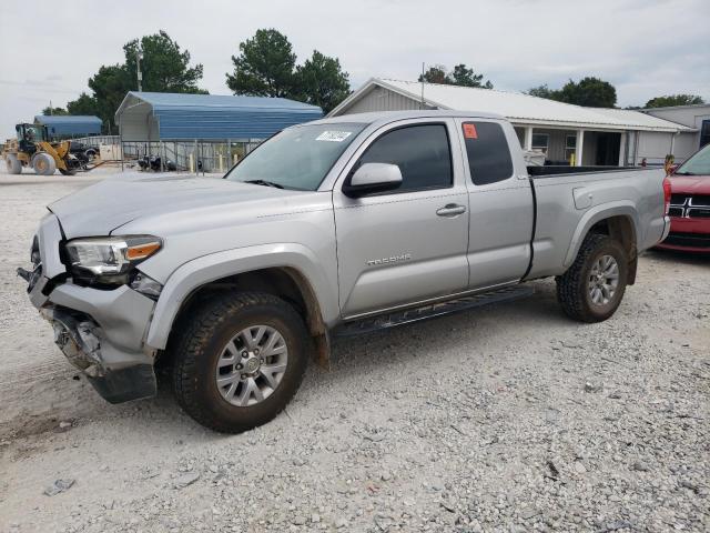 Pickups TOYOTA TACOMA 2016 Srebrny