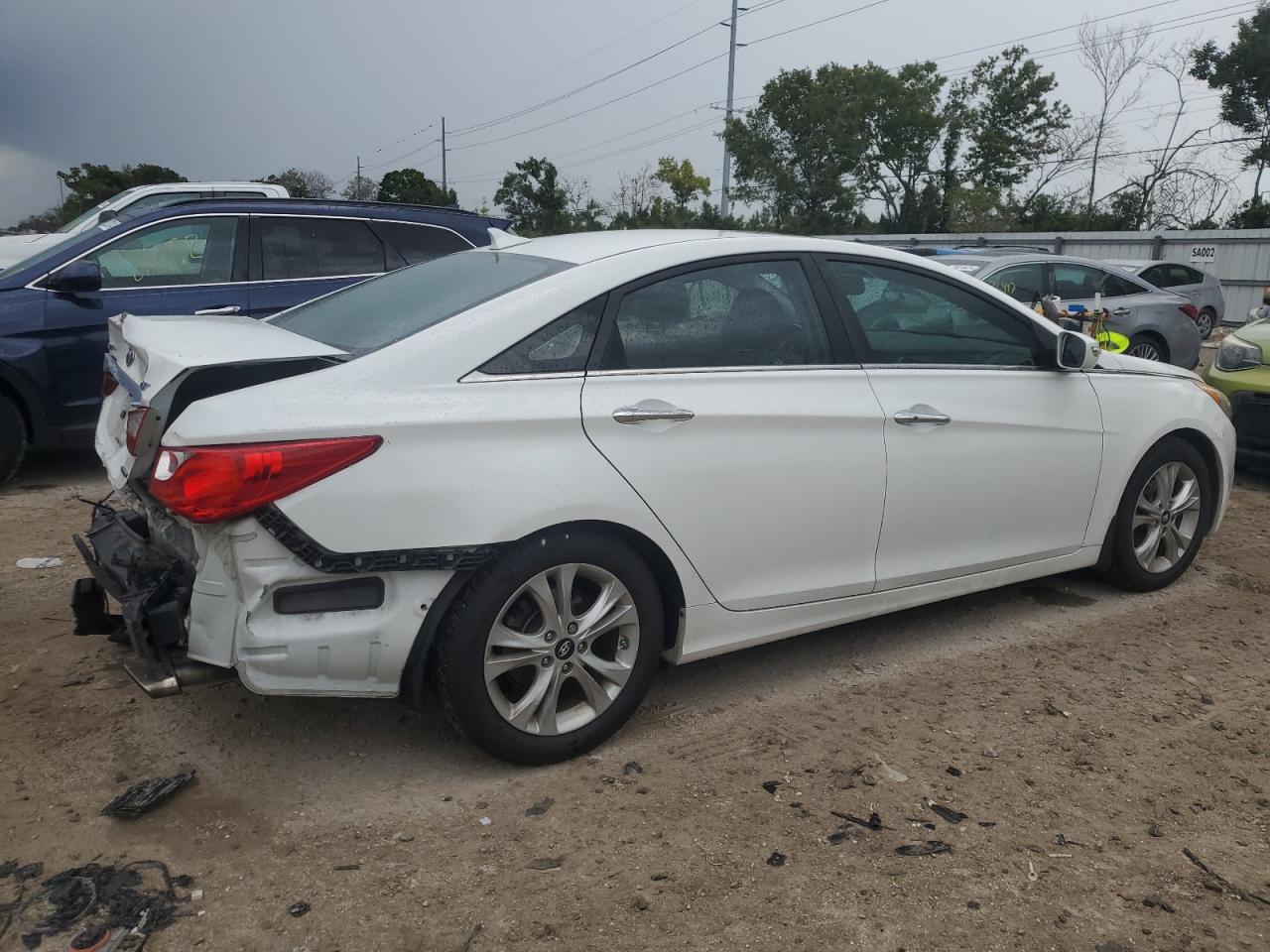 2011 Hyundai Sonata - Image 3