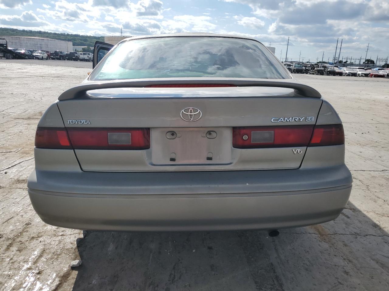 1999 Toyota Camry Le VIN: JT2BF22K5X0231335 Lot: 72014534