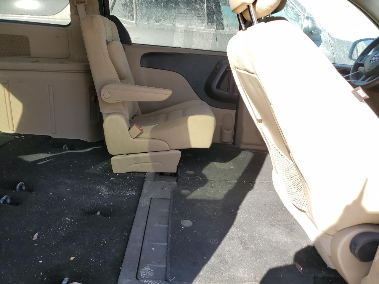 2016 Dodge Caravan - Image 11