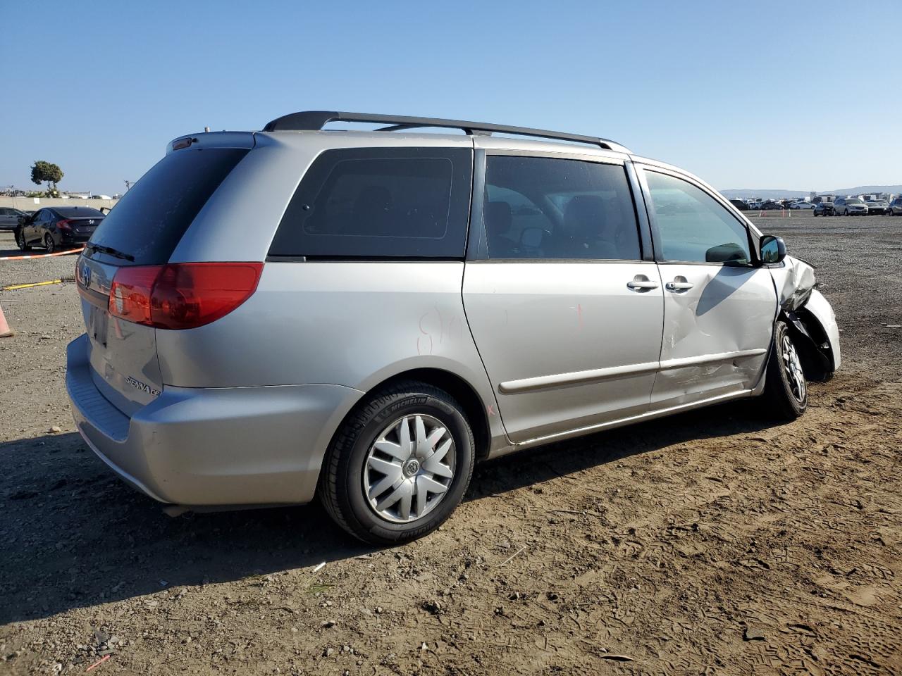 2010 Toyota Sienna - Image 3