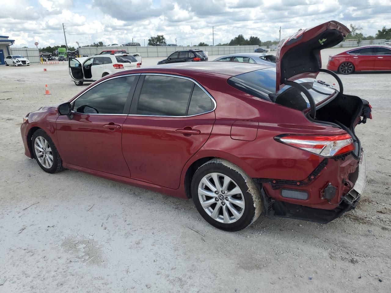 4T1B11HK6JU534661 2018 TOYOTA CAMRY - Image 2