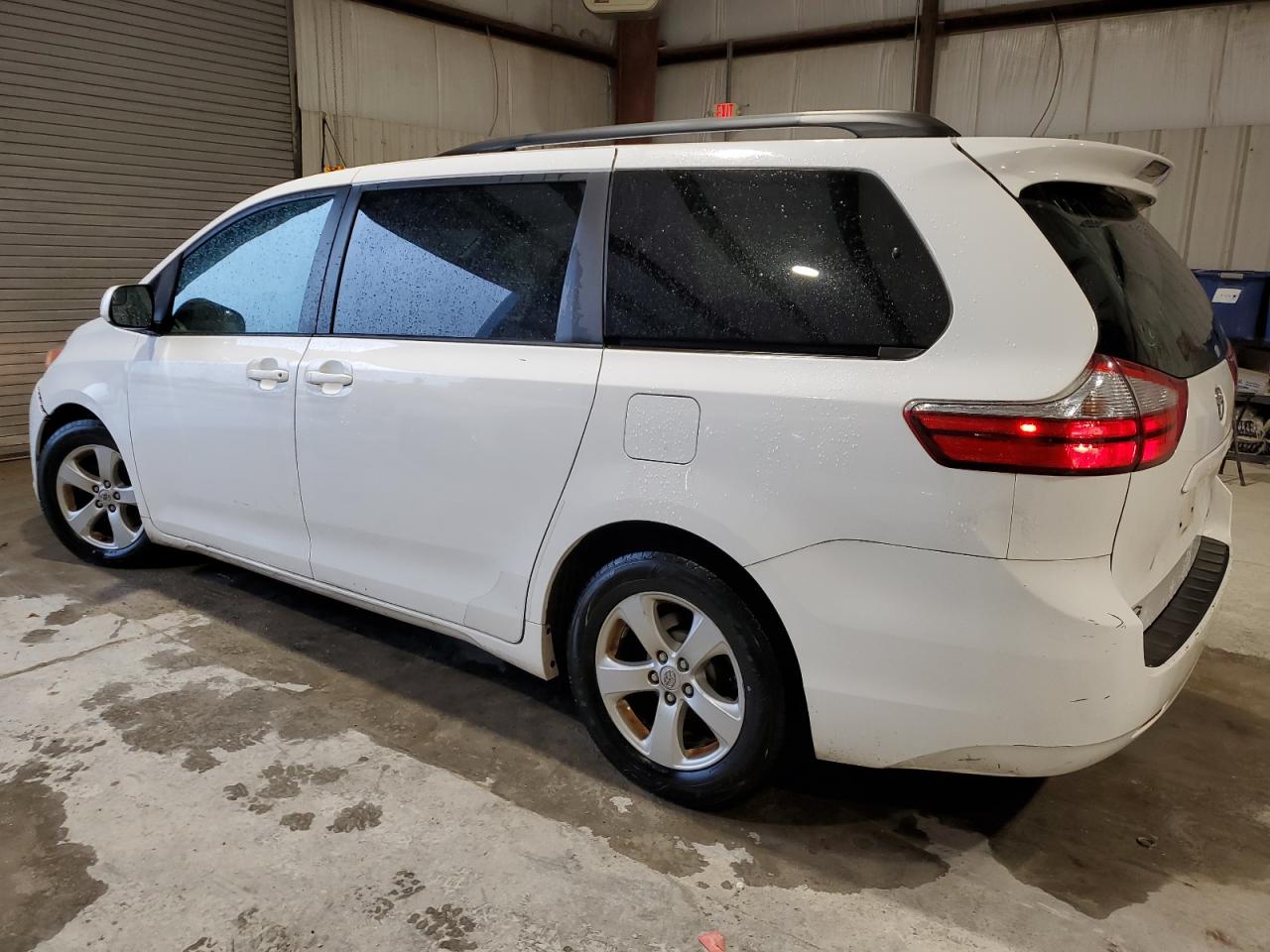 5TDKK3DC5FS560837 2015 TOYOTA SIENNA - Image 2