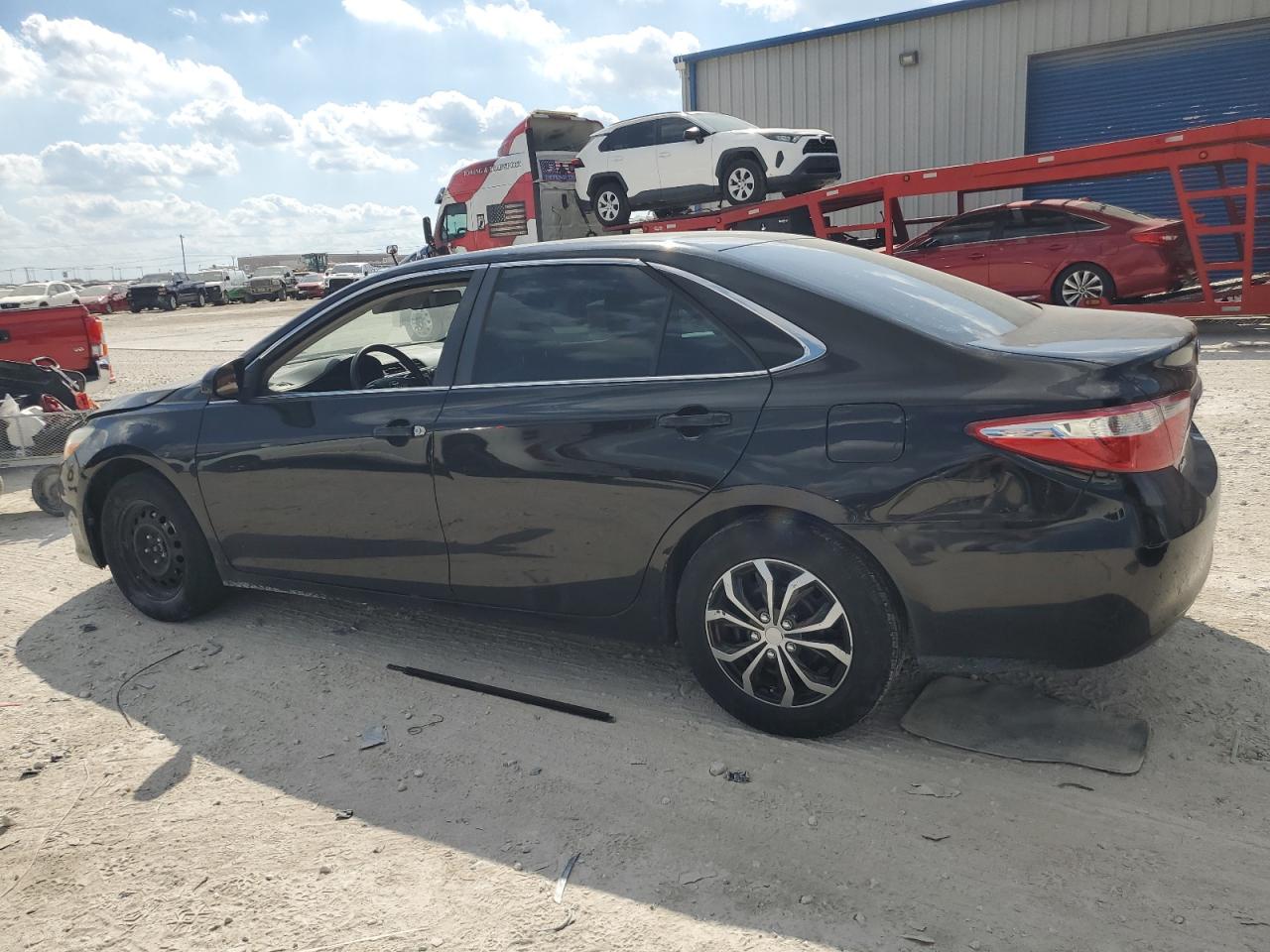 4T1BF1FK0HU360276 2017 TOYOTA CAMRY - Image 2