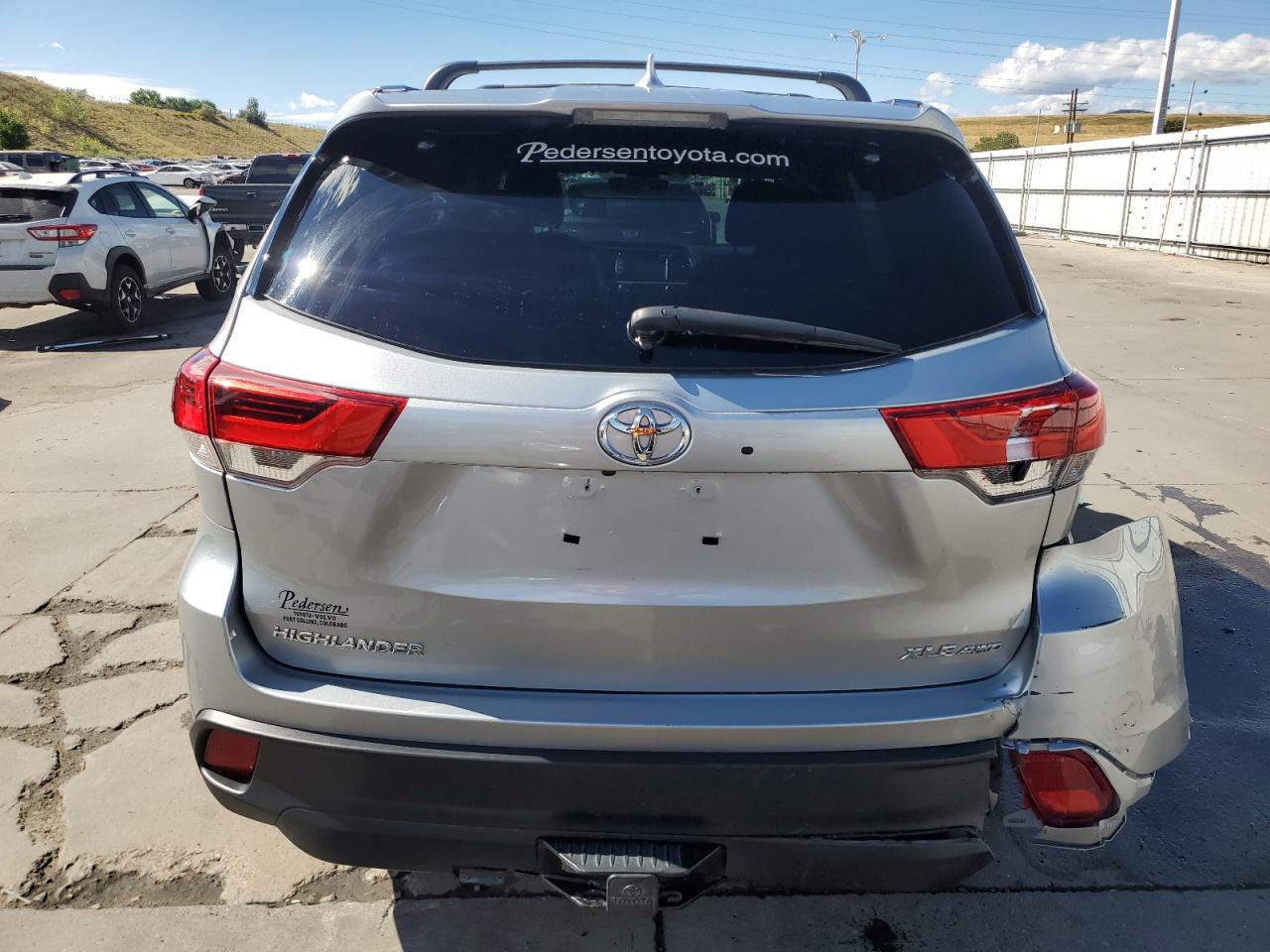 5TDJZRFH6KS736906 2019 Toyota Highlander Se