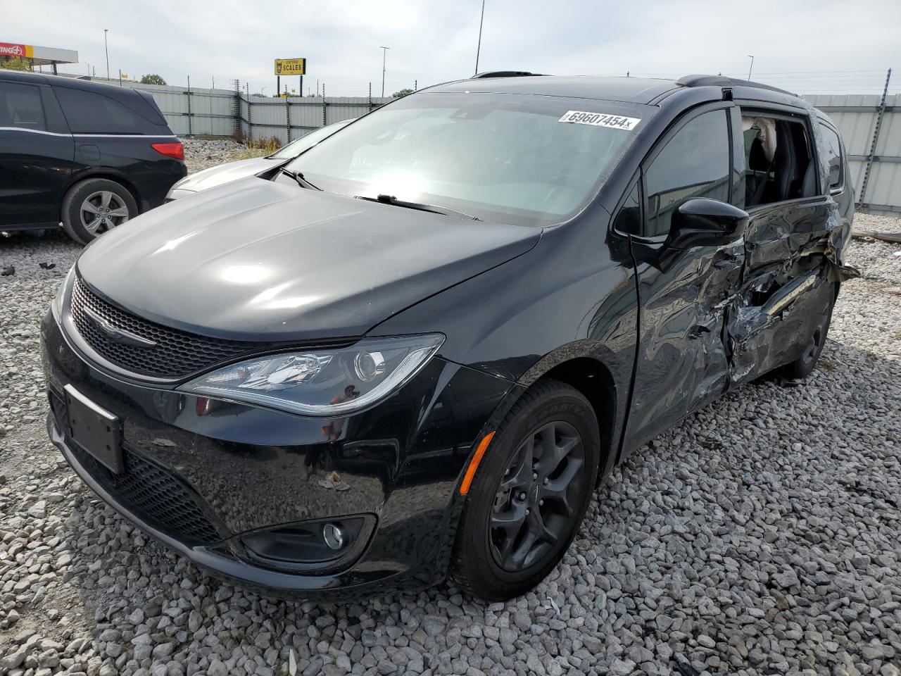 2020 Chrysler Pacifica Touring L Plus for Sale in Cahokia Heights, IL - Side